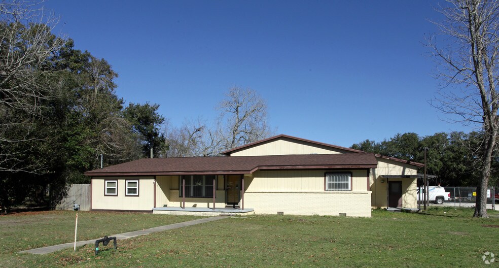 More Photos Of 2320 Town St, Pensacola Industrial For Sale