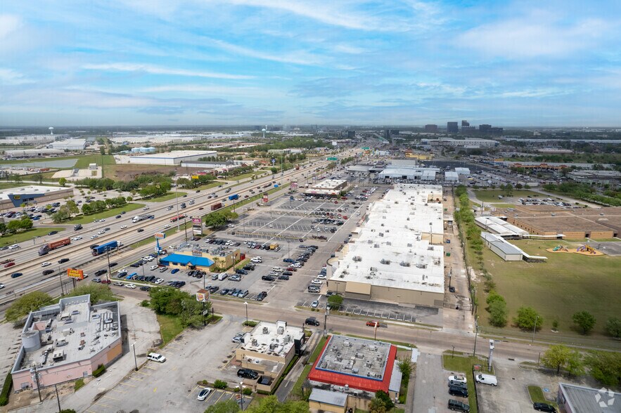 More Photos Of 10822-10962 N I-45, Houston Unknown For Lease
