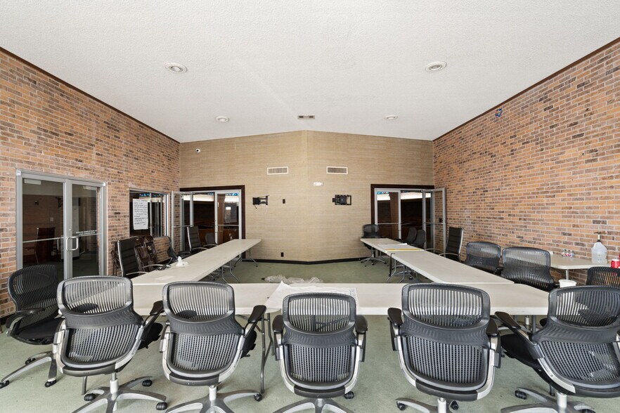 More Photos Of 513 W Rittenhouse Rd, Houston Religious Facility For Lease