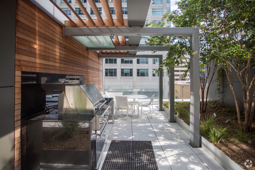 More Photos Of 1800 N Lynn St, Arlington Apartments For Lease