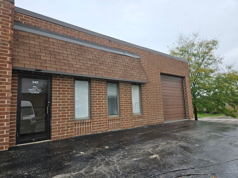 More Photos Of 840-876 N Ridge Ave, Lombard Warehouse For Lease