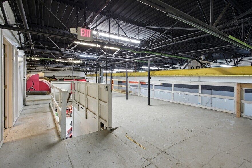 More Photos Of 4800 Joslyn Rd, Lake Orion Light Manufacturing For Sale