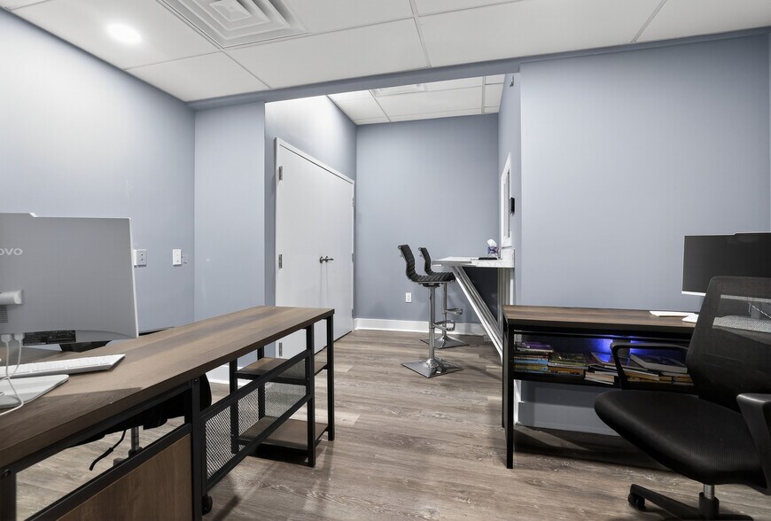More Photos Of 1501 N Walnut St, Wilmington Office For Sale