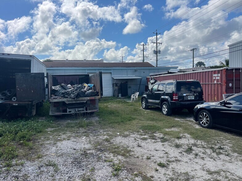 More Photos Of 1110 2nd Ave S, Lake Worth Warehouse For Lease