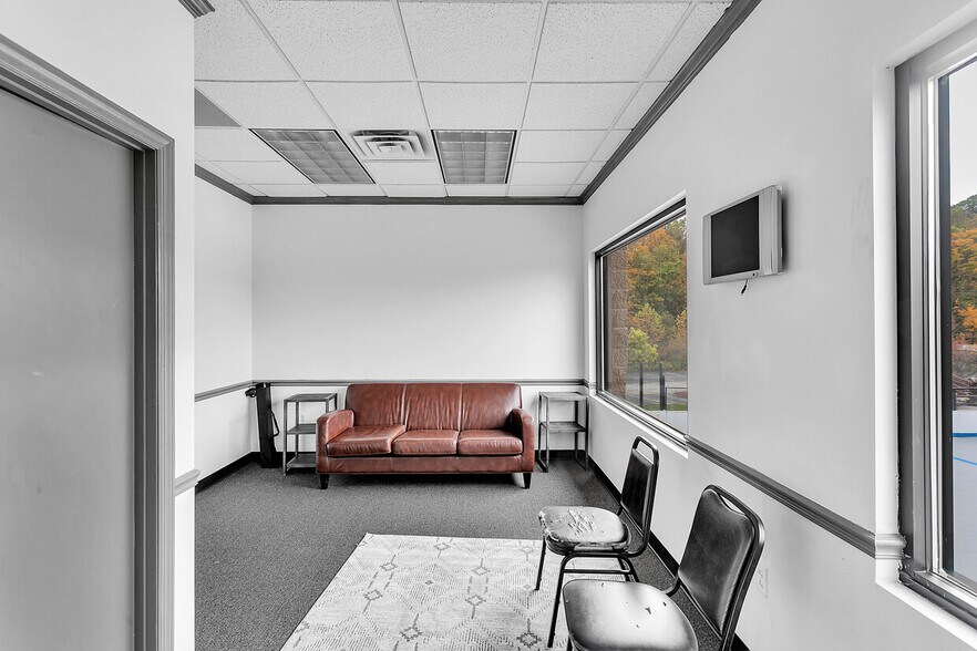 More Photos Of 4491 School Rd S, Murrysville Office For Sale