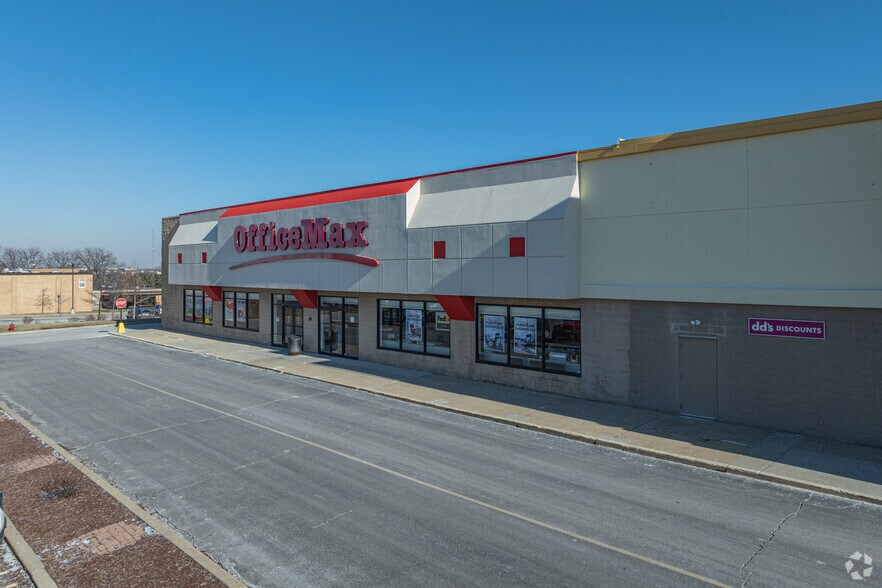 More Photos Of 1300-1520 N Larkin Ave, Joliet Storefront For Lease