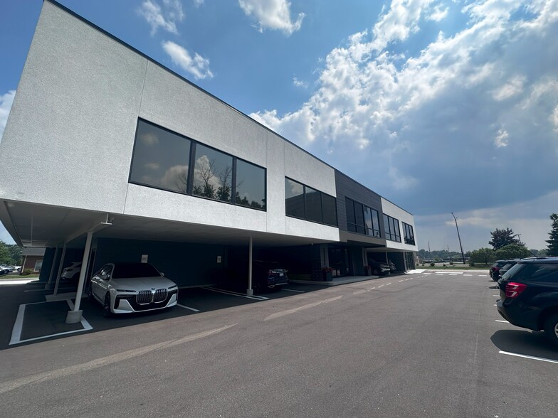 More Photos Of 189 E Big Beaver Rd, Troy Office For Sale