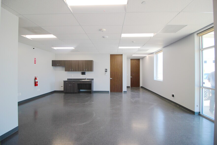 More Photos Of 22745 NW Lake Dr, Houston Distribution For Lease