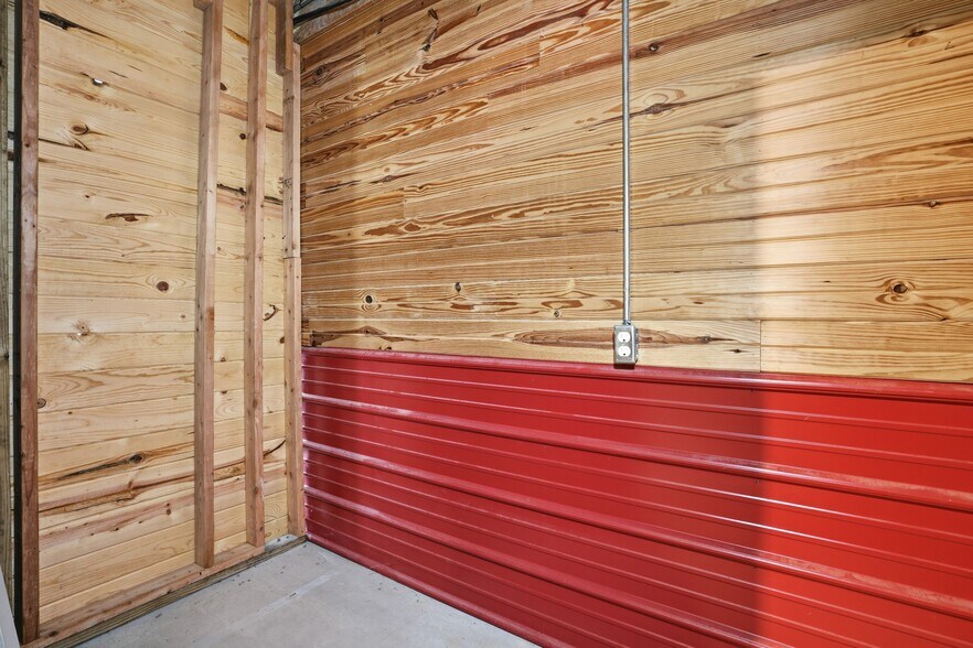 More Photos Of 113 S Wilder St, Chouteau General Retail For Sale