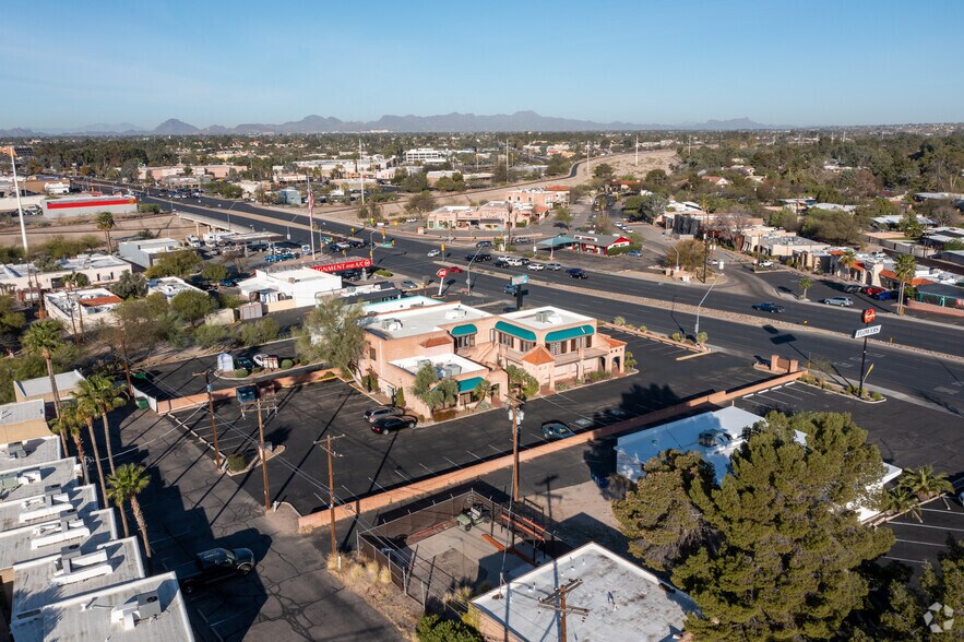 More Photos Of 6842 E Tanque Verde Rd, Tucson Freestanding For Lease