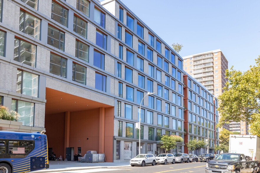 More Photos Of 555 Broadway, Brooklyn Apartments For Lease