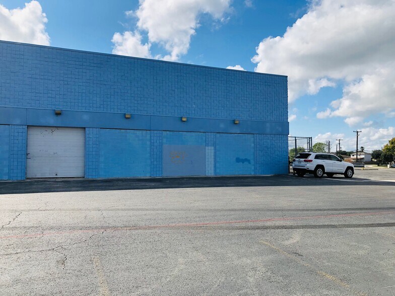 More Photos Of 2015 SW Loop 410, San Antonio Freestanding For Sale