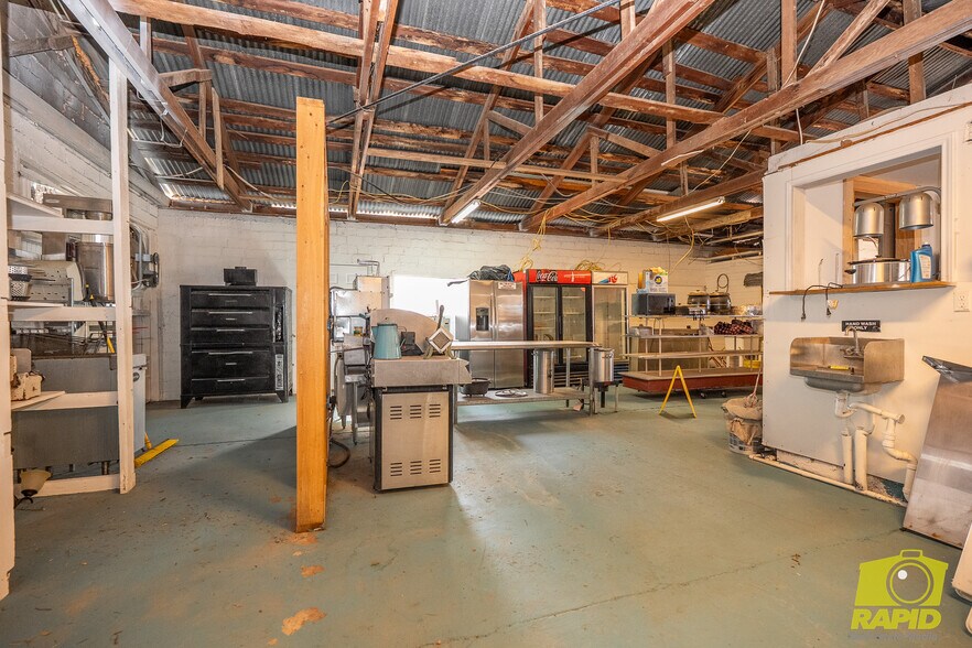 More Photos Of 425 Highland Park, Robert Lee Flex For Sale