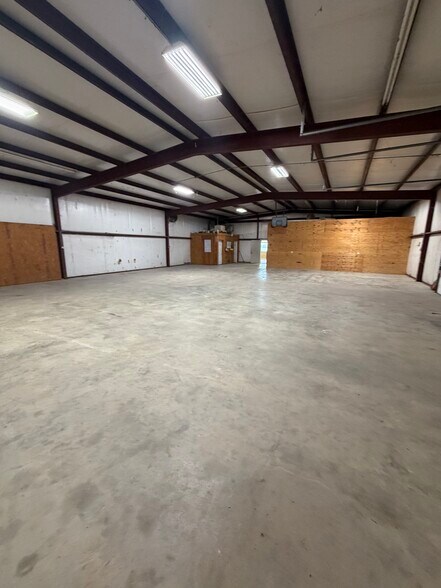 More Photos Of 3940 N US Highway 77, La Grange Industrial For Lease