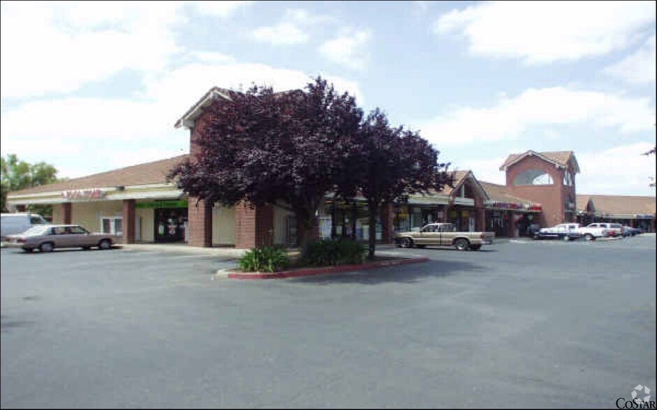 More Photos Of 8876 Vintage Park Dr, Sacramento Freestanding For Lease