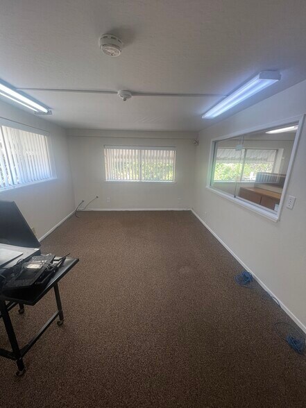 More Photos Of 3840 Bayshore Blvd, Brisbane Service For Lease