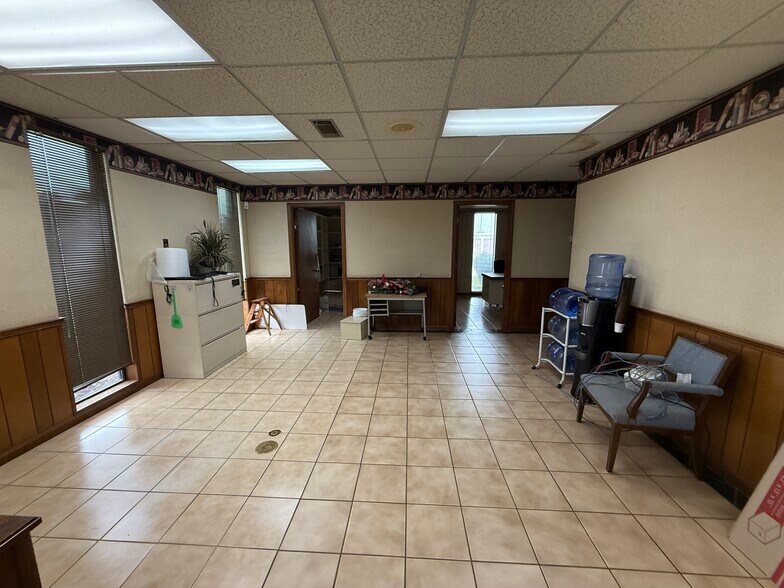 More Photos Of 2015 S Main St, Stuttgart Warehouse For Sale