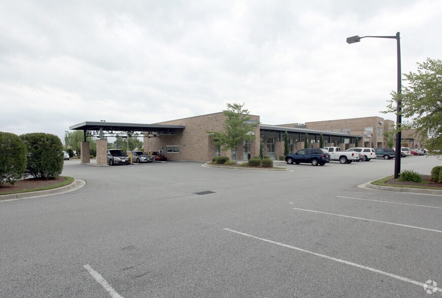 More Photos Of 1109 New Pointe Blvd, Leland Freestanding For Lease