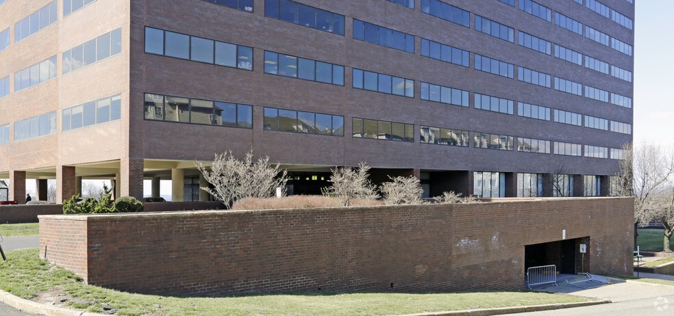 More Photos Of 2 Executive Dr, Fort Lee Office For Lease