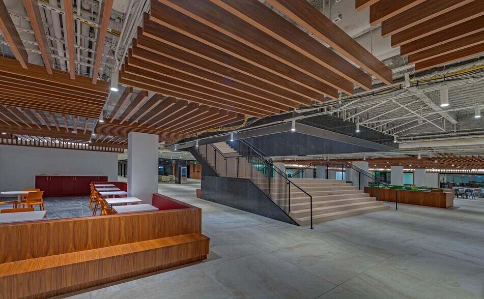 More Photos Of 919 Milam St, Houston Office For Sale