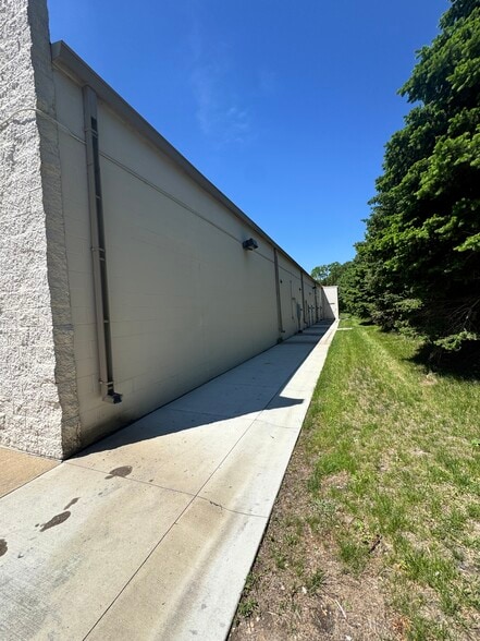 More Photos Of 1906 8th St NW, Austin General Retail For Sale