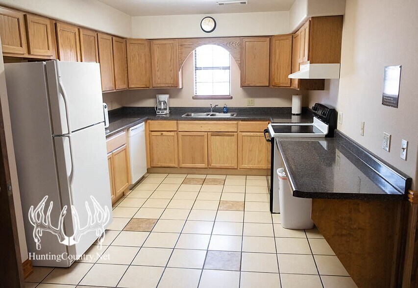 More Photos Of 16392 Tom Akers Rd, Eminence Hotel For Sale