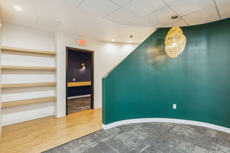 More Photos Of 5477 Glen Lakes Dr, Dallas Medical For Lease