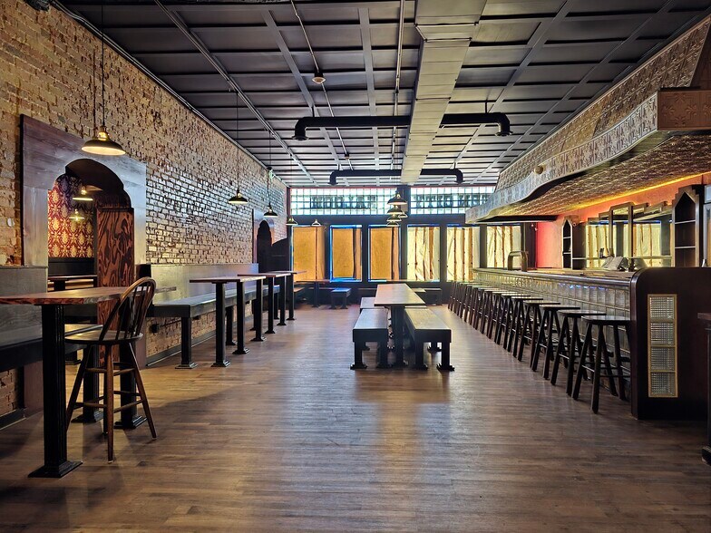 More Photos Of 1011 Front St, Evanston Restaurant For Lease