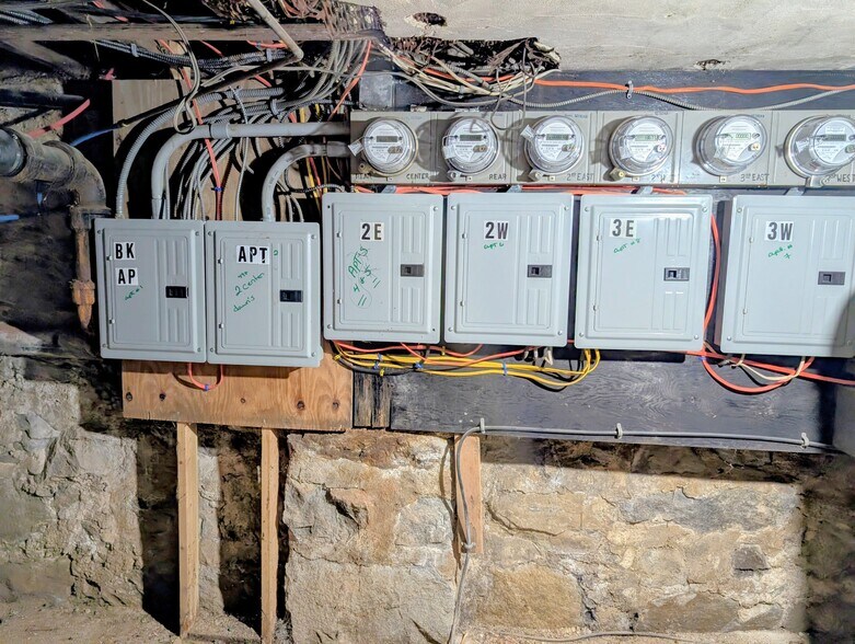 More Photos Of 496-500 W Main St, Waterbury Apartments For Sale