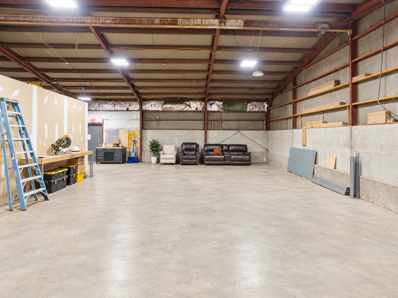 More Photos Of 21 Mainline Dr, Westfield Warehouse For Sale