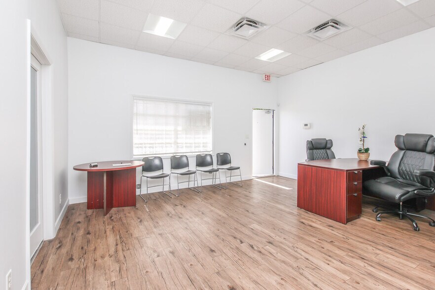 More Photos Of 3501 NW 10th Ave, Oakland Park Warehouse For Lease