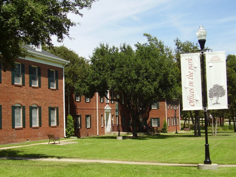 More Photos Of 2011 E Lamar Blvd, Arlington Medical For Lease