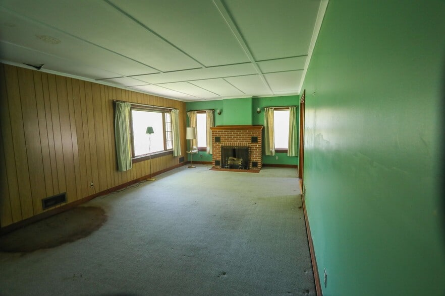 More Photos Of 1499 S State St, North Adams Distribution For Sale