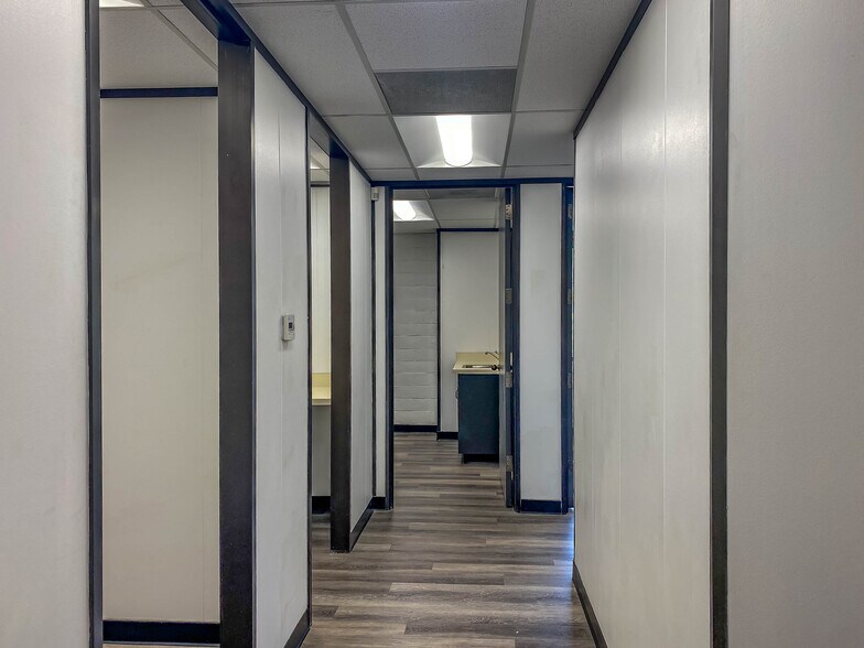 More Photos Of 29525 Canwood St, Agoura Hills Medical For Lease