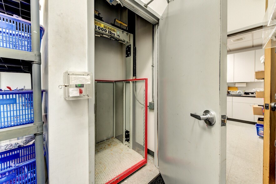 More Photos Of 9345 Olive Blvd, Saint Louis General Retail For Sale