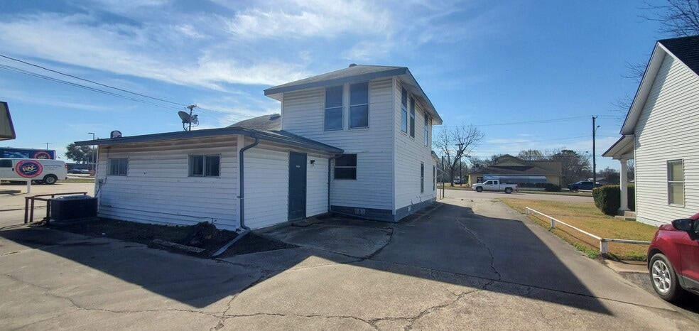 More Photos Of 815 E Milam St, Mexia Medical For Sale