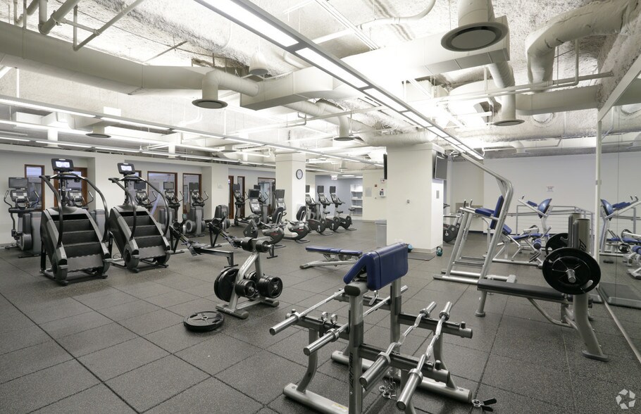 More Photos Of 227 W Monroe St, Chicago Office For Lease