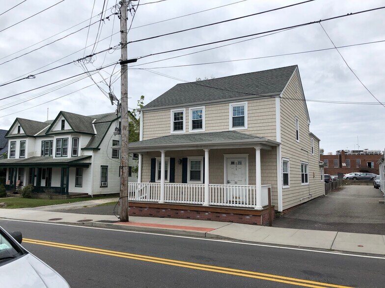 More Photos Of 211 Roanoke Ave, Riverhead Medical For Sale