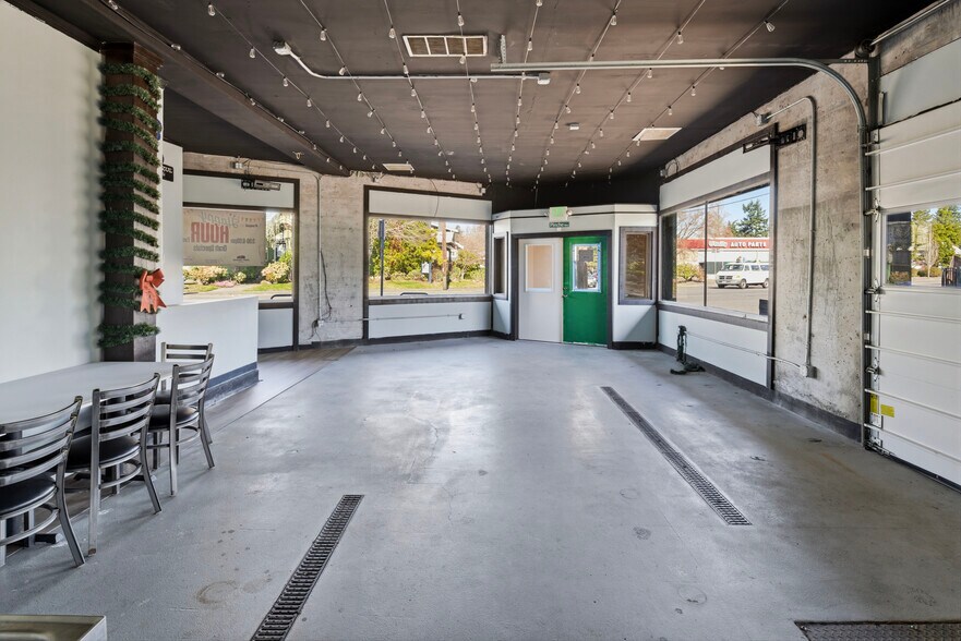 More Photos Of 5824-5846 NE Sandy Blvd, Portland Restaurant For Sale