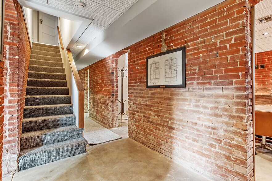 More Photos Of 1923 N Classen Blvd, Oklahoma City Office For Lease