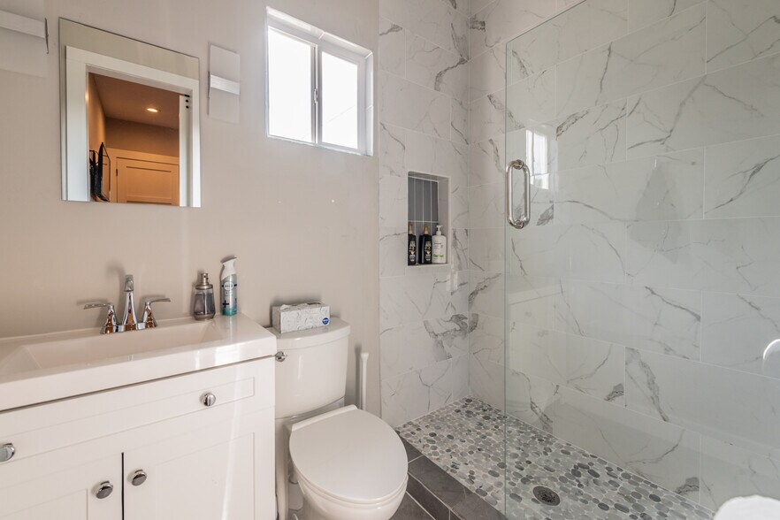 More Photos Of 630 S Walters, San Antonio Freestanding For Sale