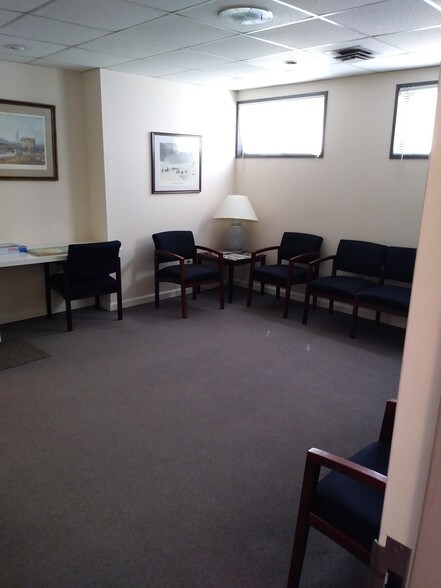 More Photos Of 555 Newfield Ave, Stamford Office For Sale