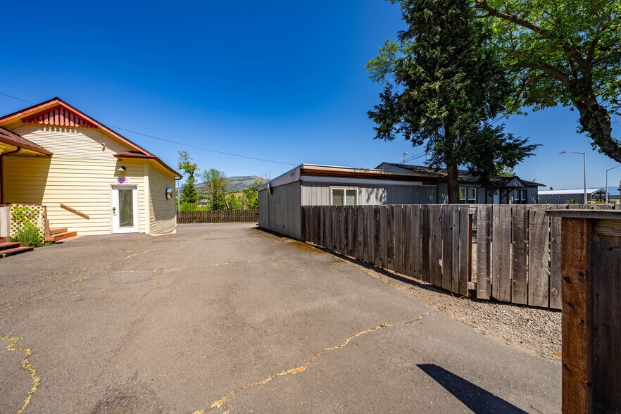 More Photos Of 143 S Main St, Phoenix Office For Sale