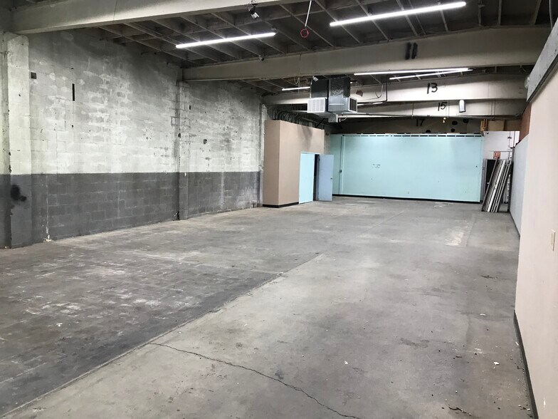 More Photos Of 733 Salem St, Glendale Manufacturing For Lease