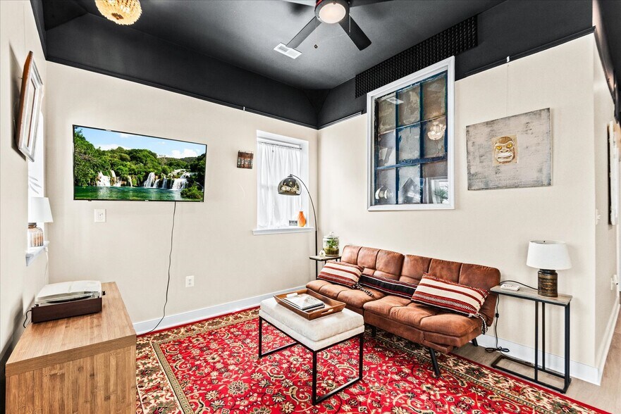 More Photos Of 10 Irving Ave N, Colonial Beach Apartments For Sale