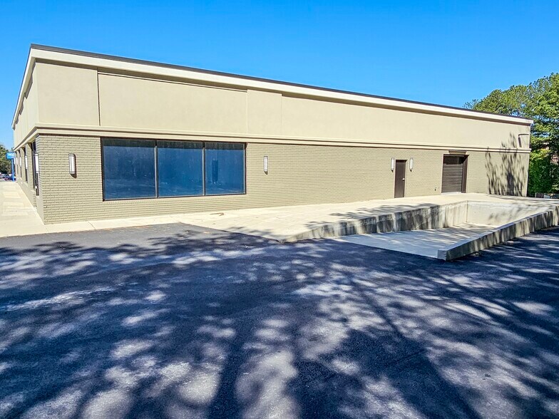 More Photos Of 1120 N Blairs Bridge Rd, Lithia Springs Showroom For Sale