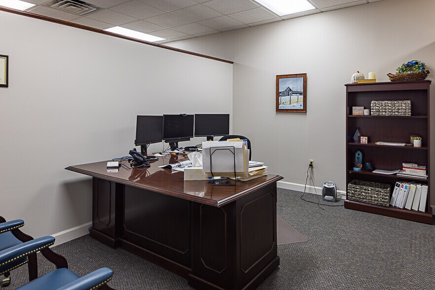 More Photos Of 801-C Sunset Dr, Johnson City Office Residential For Lease
