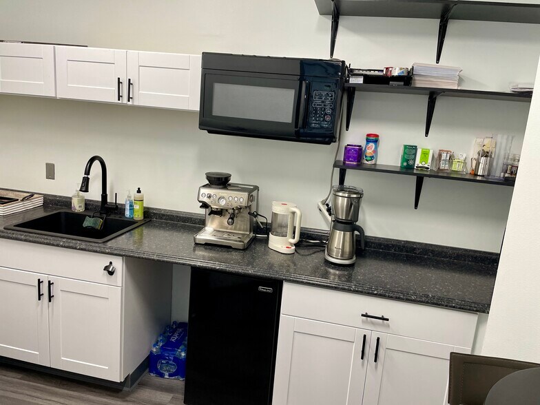 More Photos Of 9020 N Capital of Texas Hwy, Austin Office For Lease