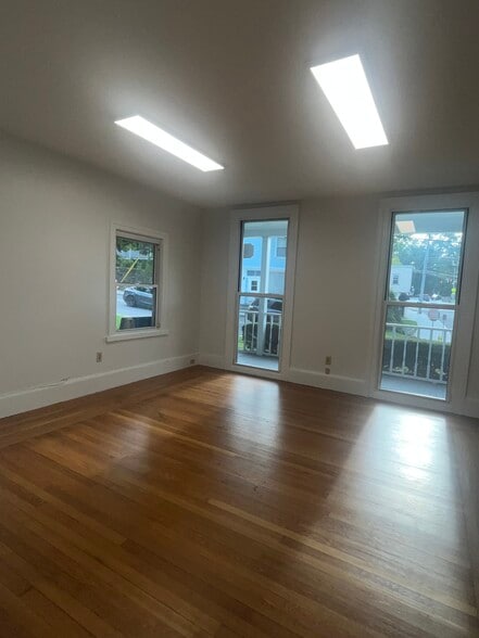 More Photos Of 14 Main St, Bedford Hills Storefront Retail Office For Lease