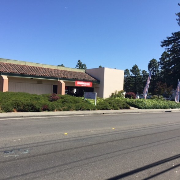 More Photos Of 3450 Airway Dr, Santa Rosa Showroom For Lease